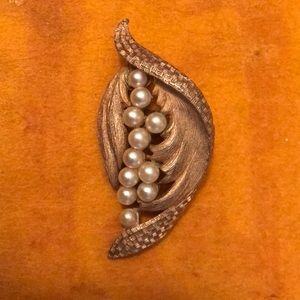 Vintage Gold Color Brooch Faux Pearls Deco Look